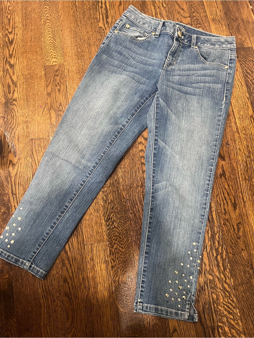 Women’s Blue Studded Ankle Jeans Capris